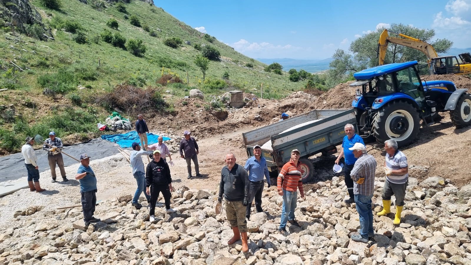 Afyonkarahisar’ın Dinar ilçesine bağlı Kınık Köyü’nde, birlik ve beraberliğin en