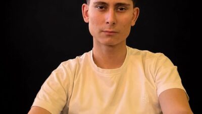 Balıkesir’in Burhaniye ilçesinde otomobil ile motosikletin çarpışması sonucu meydana gelen