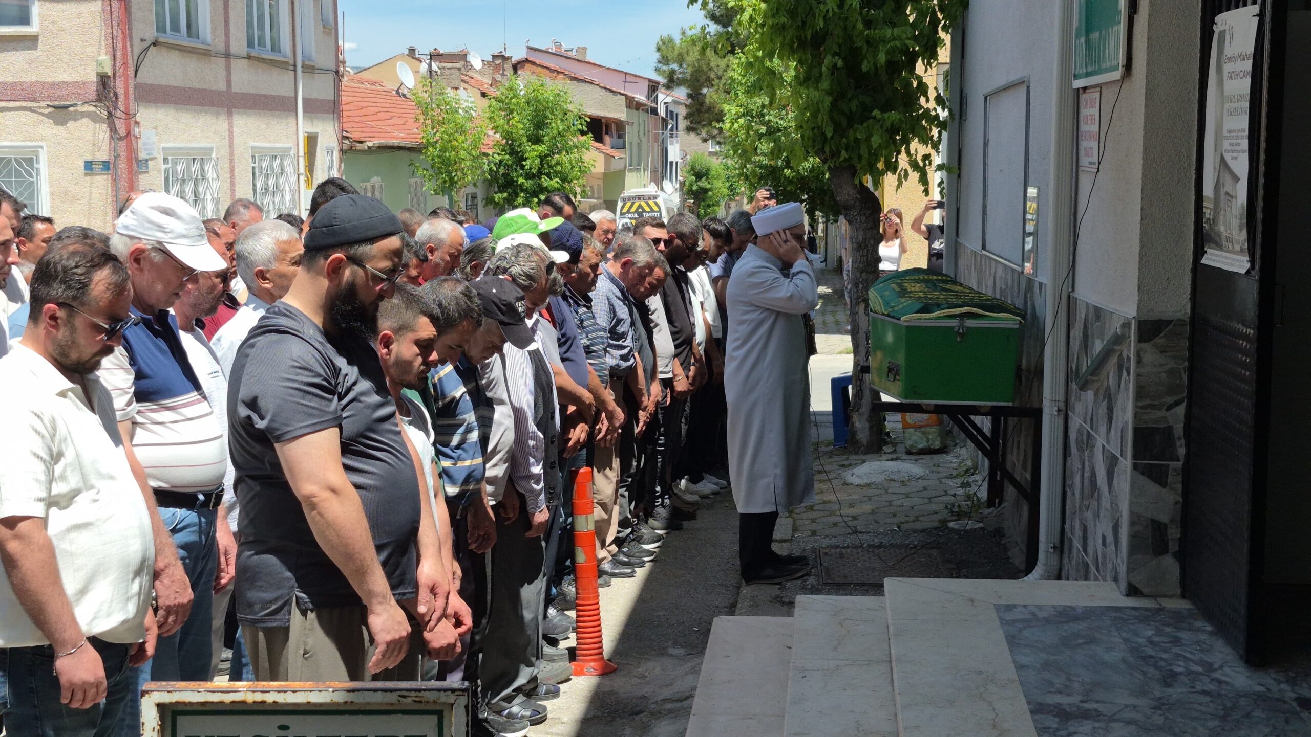 Eskişehir'de evinin önünde geri manevra yapan bir hafif ticari aracın