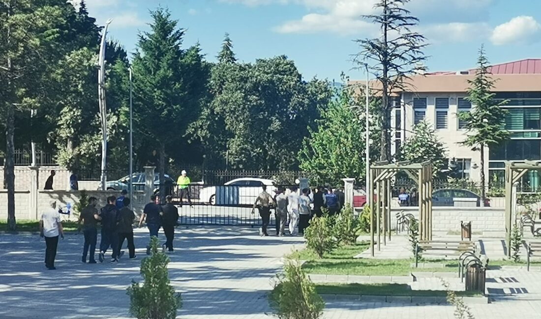 Kütahya'nın Gediz ilçesinde, 14 yaşındaki bir kız çocuğuna yönelik şantaj