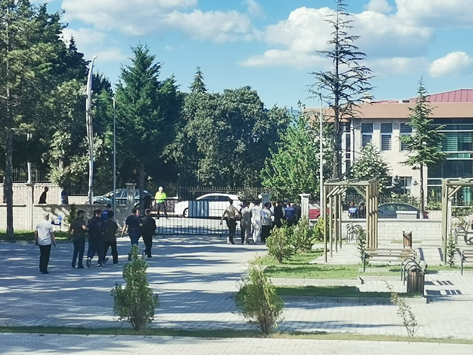 Kütahya'nın Gediz ilçesinde, 14 yaşındaki bir kız çocuğuna yönelik şantaj