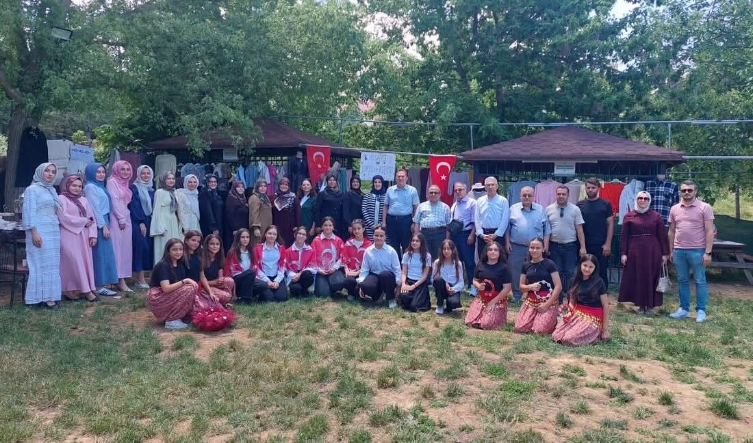 Afyonkarahisar'ın Sandıklı ilçesine bağlı Reşadiye köyünde, Halk Eğitim Merkezi bünyesinde