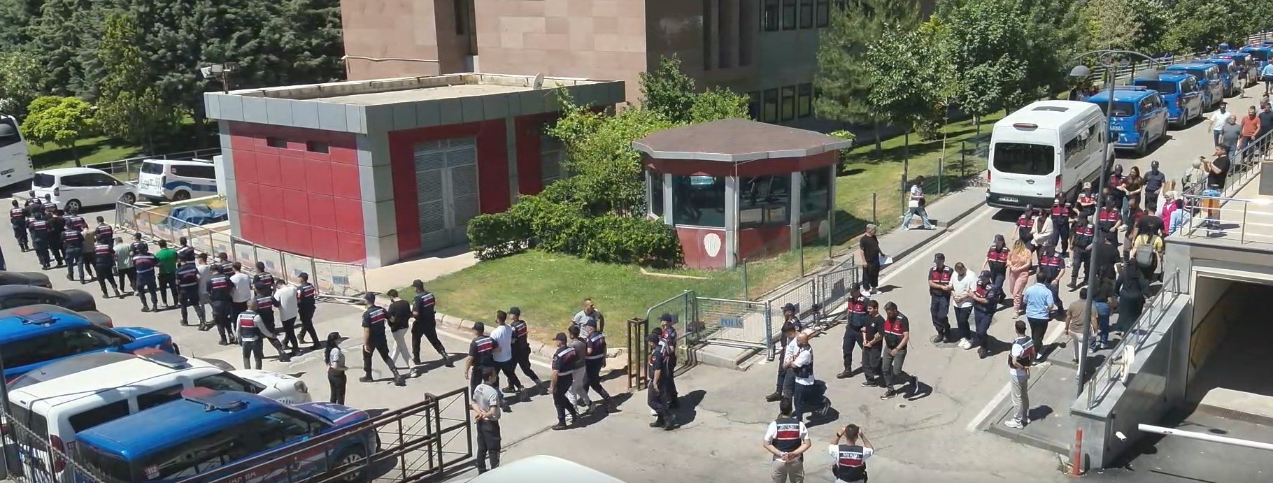 Bilişim sistemlerini kullanarak vatandaşı "yüksek kazanç" vaadiyle ağ ağına düşüren