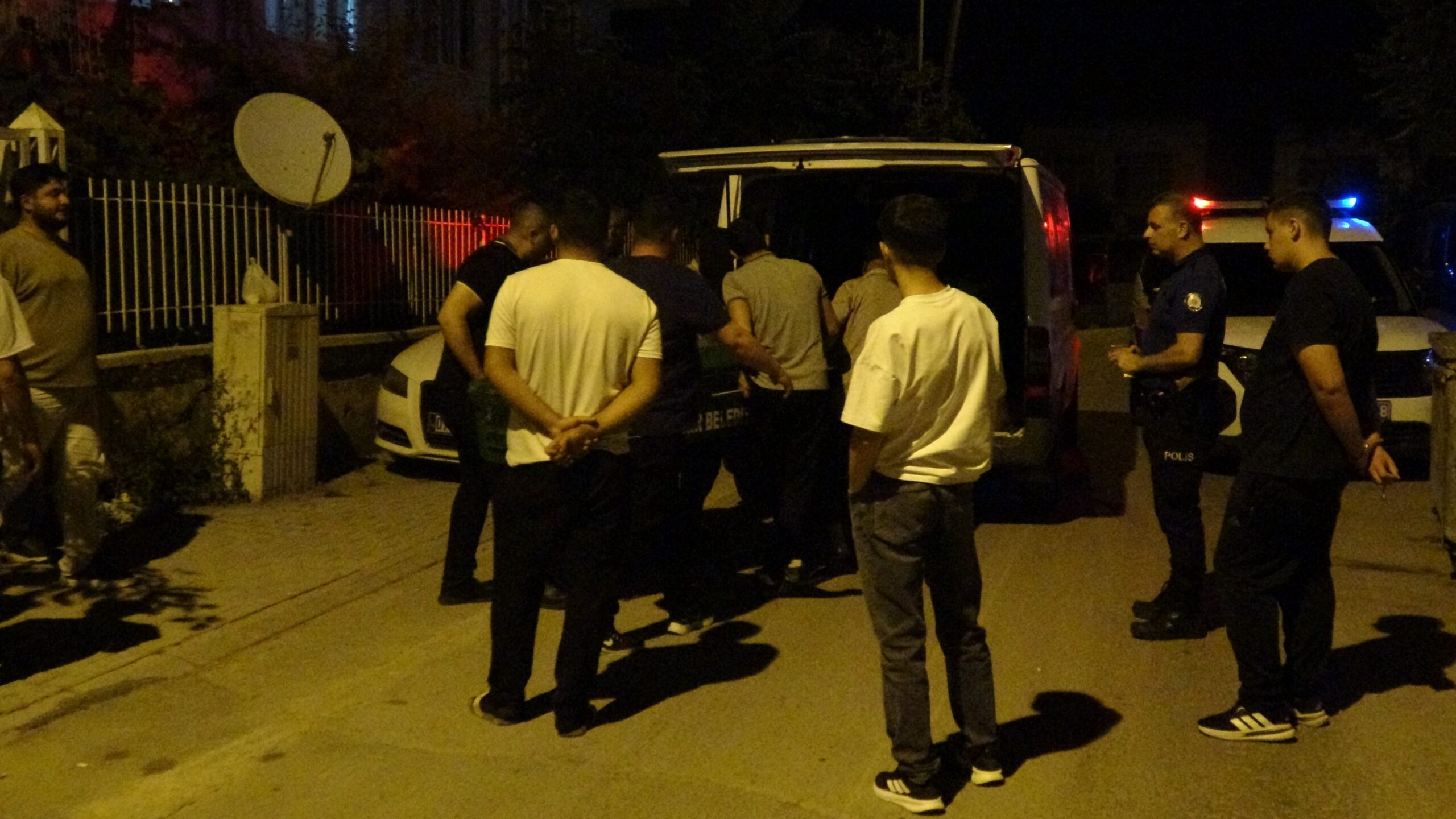 Malatya’nın Battalgazi ilçesinde, arkadaşını ziyaret etmek için gittiği evde dinlenmek