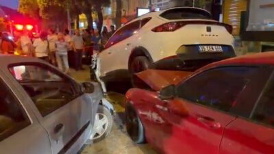 İzmir'in Konak ilçesinde seyir halindeyken direksiyon başında aniden kalp krizi