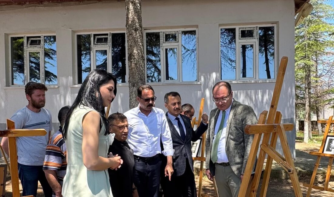 Afyonkarahisar’ın Bolvadin ilçesindeki Alparslan Ortaokulu, öğrencilerinin ve öğretmenlerinin uzun süren