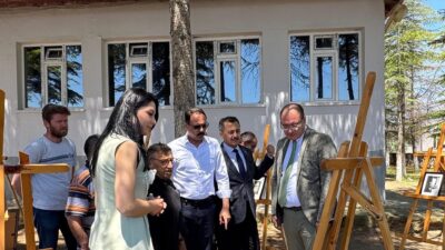 Afyonkarahisar’ın Bolvadin ilçesindeki Alparslan Ortaokulu, öğrencilerinin ve öğretmenlerinin uzun süren