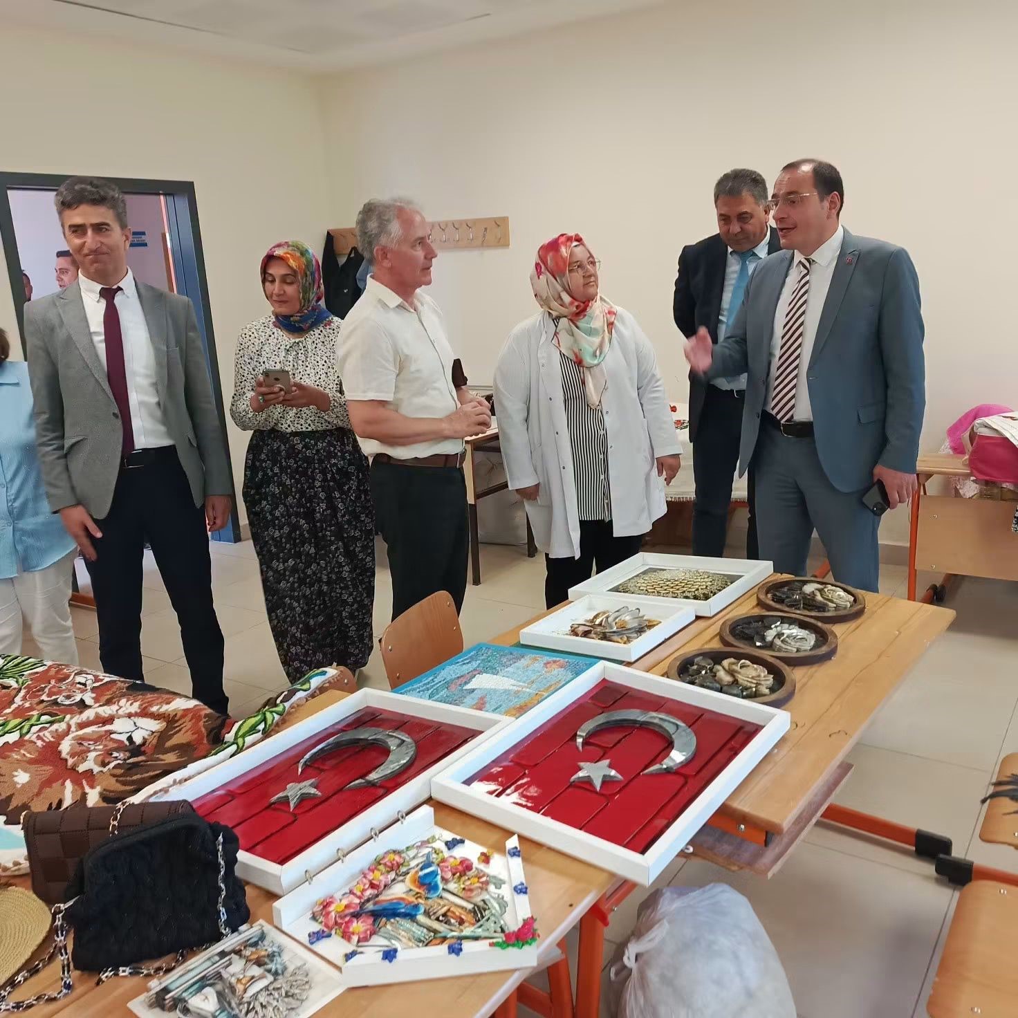 Afyonkarahisar’ın Çay ilçesinde yerel el sanatlarının ve üretimin desteklenmesi amacıyla