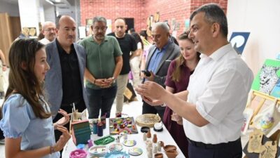 Afyonkarahisar’ın Emirdağ ilçesinde eğitim camiasını, velileri ve sanatseverleri bir araya