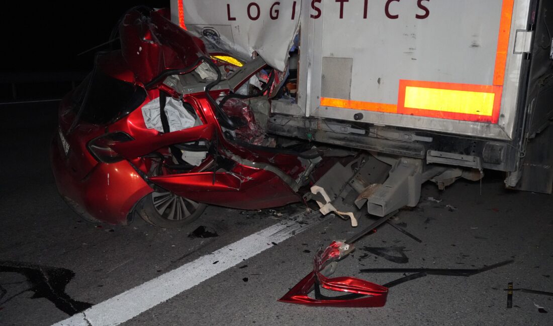 Edirne’de sabaha karşı meydana gelen feci trafik kazasında, otobanda yakıtı