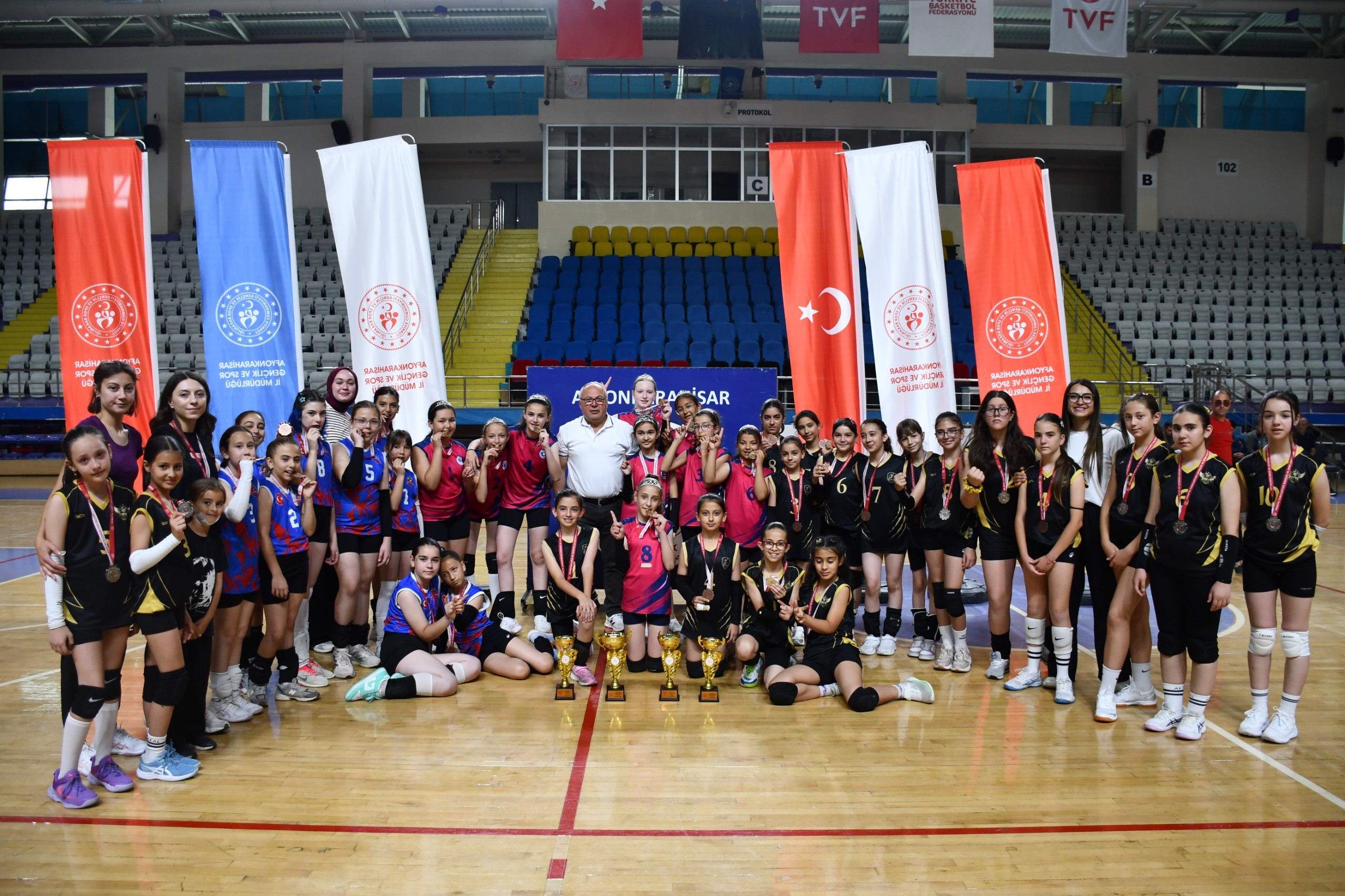 Afyonkarahisar’da genç sporcuların gelişimine katkı sağlamak ve voleybol sevgisini aşılamak