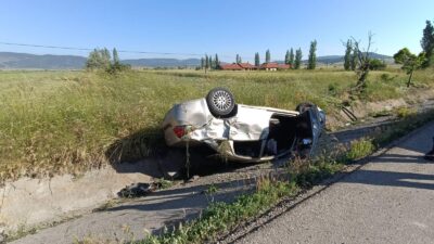 Afyonkarahisar’ın Sinanpaşa ilçesinde meydana gelen feci bir trafik kazasında adeta