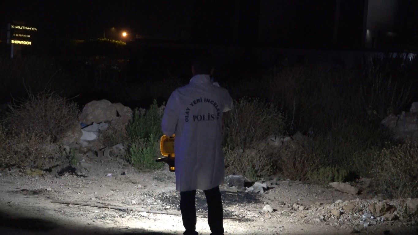 Antalya’nın Muratpaşa ilçesinde dün gece saatlerinde gizemli bir ölüm olayı