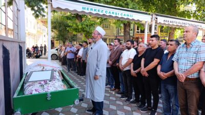 Isparta'da park halindeki bir otomobilin içerisinde arkadaşıyla birlikte gizemli bir