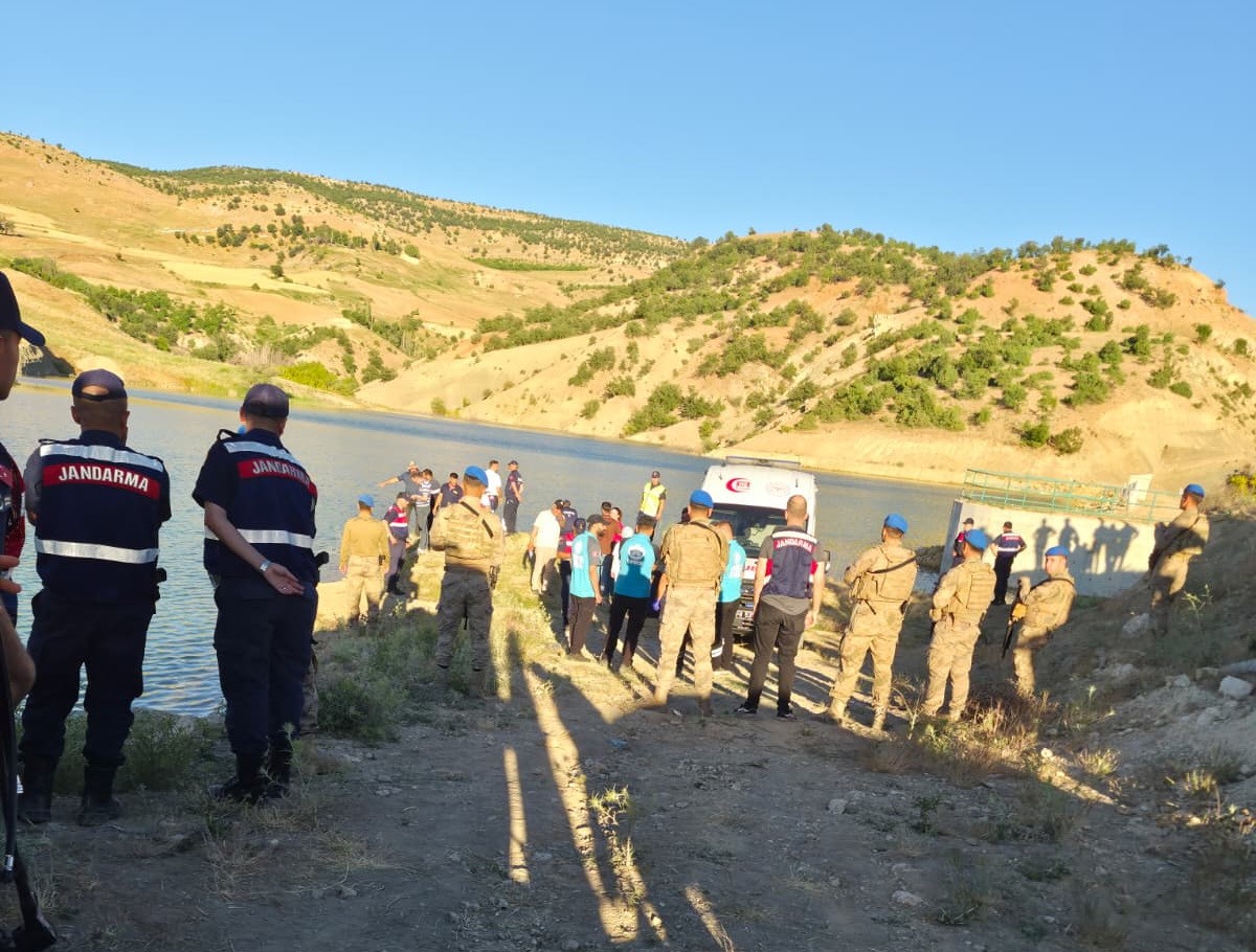 Yaz aylarının gelmesiyle birlikte her yıl onlarca ocağı söndüren gölet