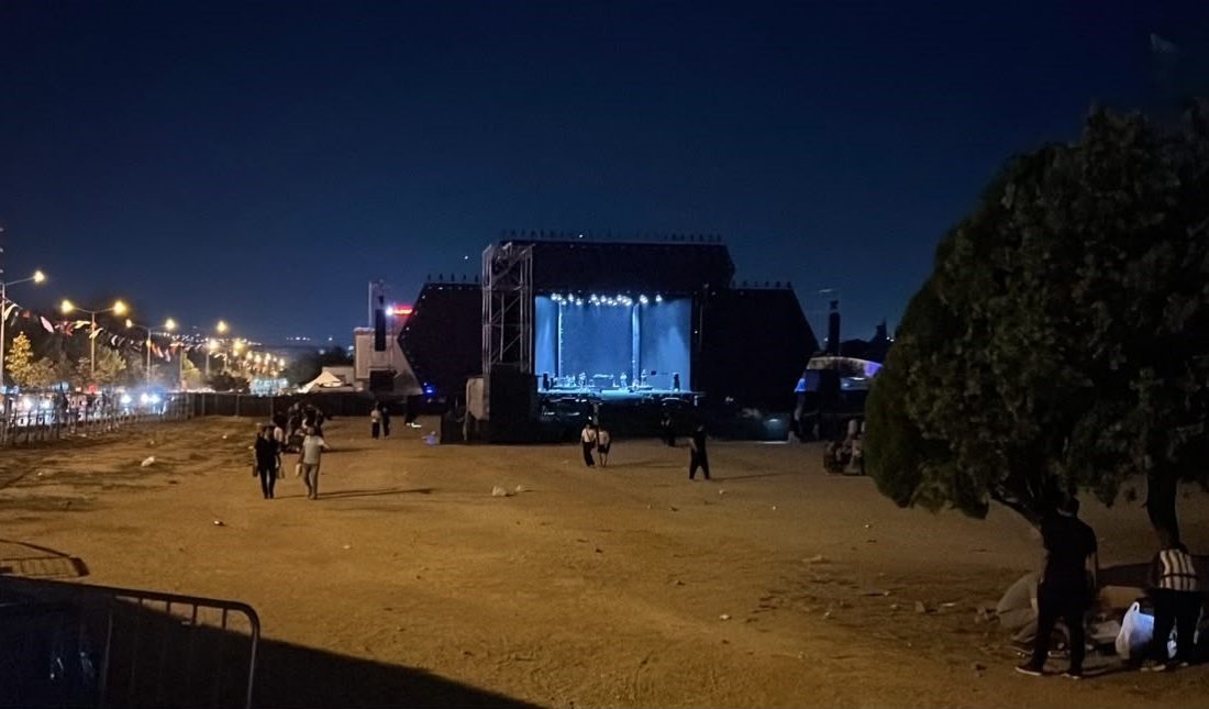 Bursa'da düzenlenen Kültür Yolu Festivali'nde Ceza sahne aldı. Konser alanında
