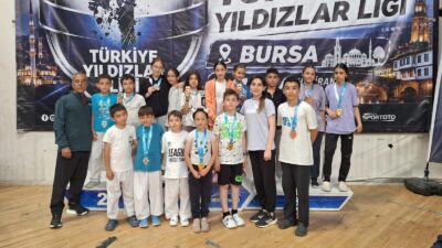 Bursa’da düzenlenen Türkiye Yıldızlar Ligi Karate Müsabakaları’nda mücadele eden Afyonkarahisarlı
