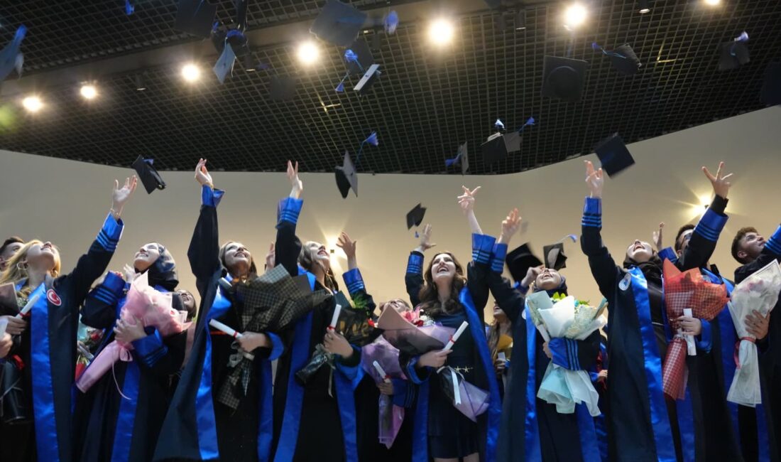 Ayfer Ceylan EMET Fen Lisesi tarafından düzenlenen mezuniyet programı, Bolvadin