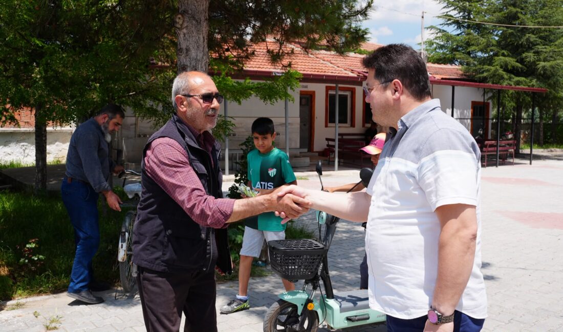 Bolvadin Belediye Başkanı Derviş Aynacı, Cuma namazı sonrası Müslümana Mahallesi’nde