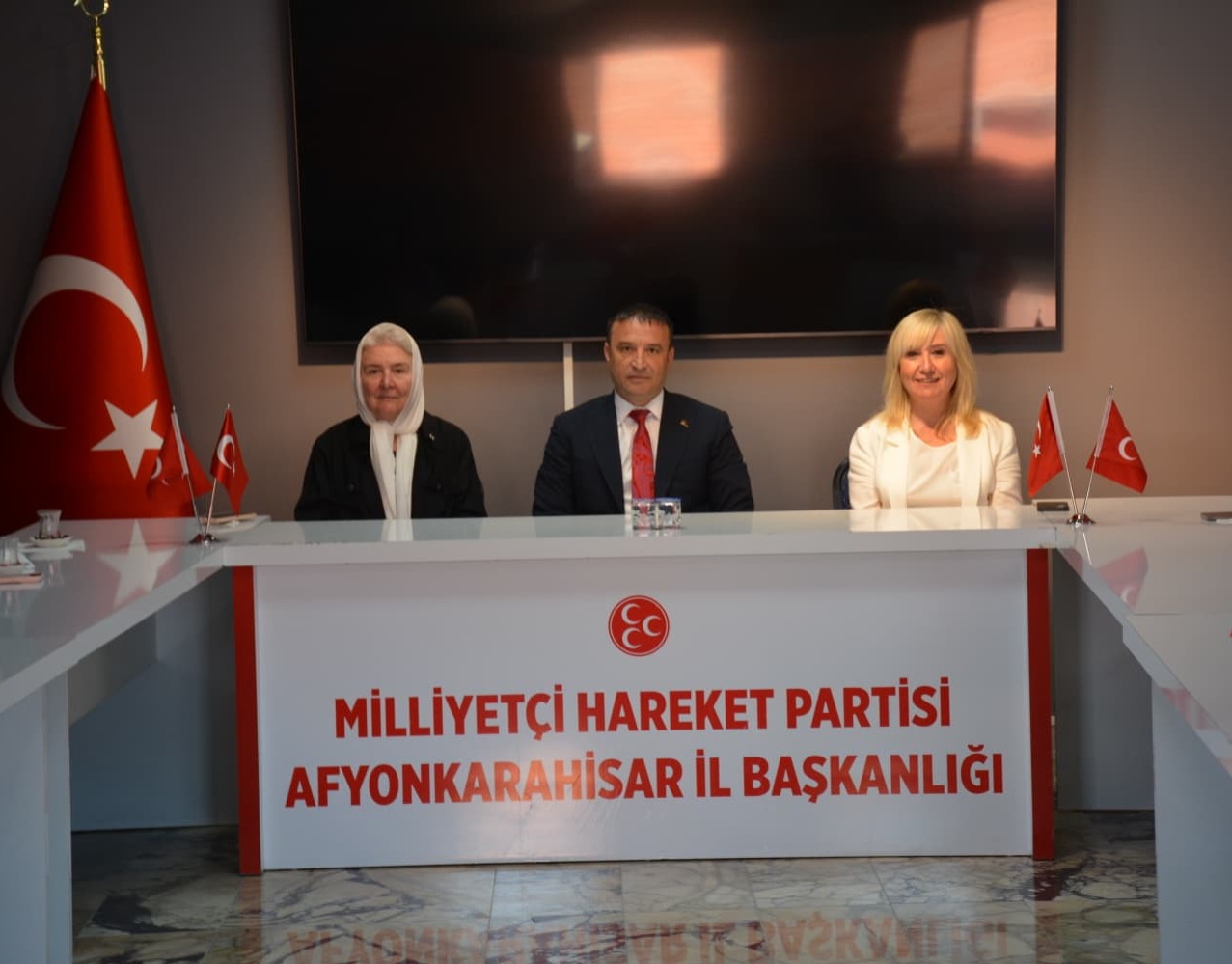 Milliyetçi Hareket Partisi Afyonkarahisar İl Başkanı Ahmet Kahveci, KAÇEP üyeleriyle