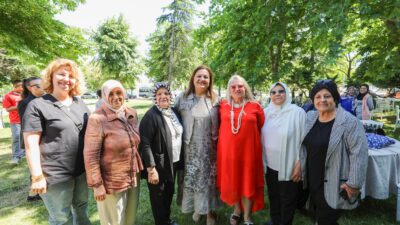 Afyonkarahisar Belediye Başkanı Burcu Köksal, Gül Anneler Derneği tarafından düzenlenen