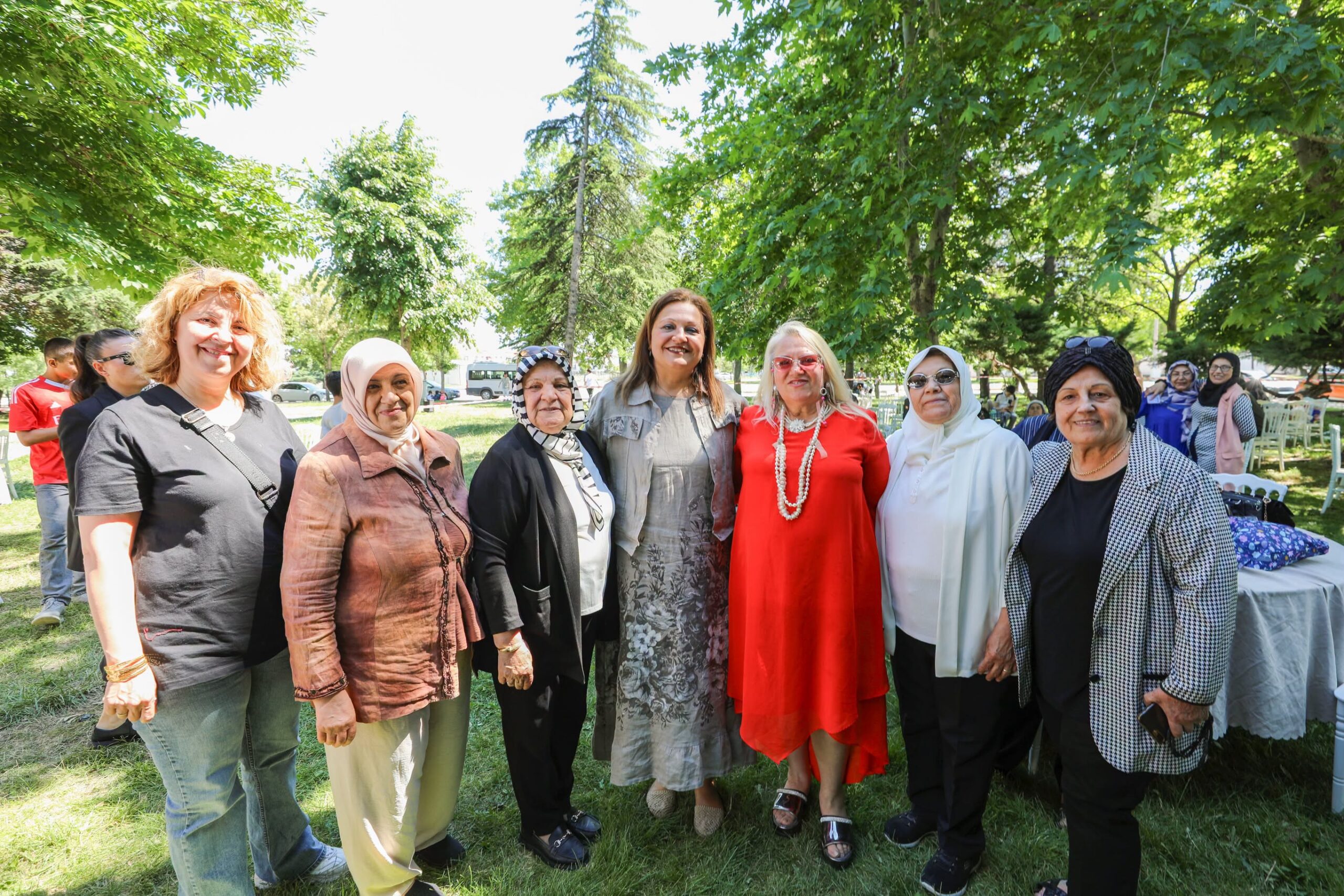 Afyonkarahisar Belediye Başkanı Burcu Köksal, Gül Anneler Derneği tarafından düzenlenen