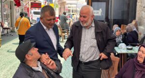 Emirdağ ​Belediye Başkanı Serkan Koyuncu, ilçe merkezinin en hareketli noktalarından