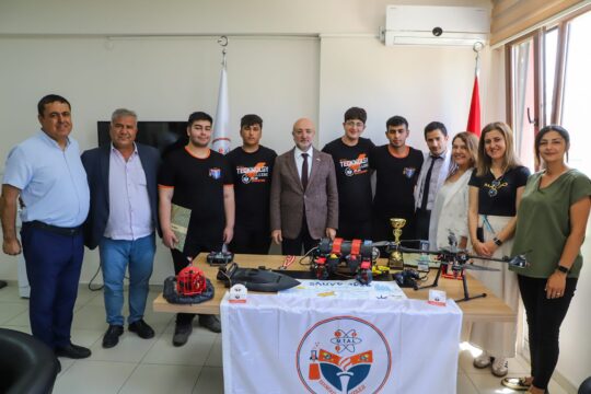 AK Parti Afyonkarahisar İl Başkanı Av. Turgay Şahin, eğitime destek