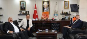 Eğirdir Belediye Başkanı Mustafa Özer ile Eğirdir Baybuan Köyü Muhtarı