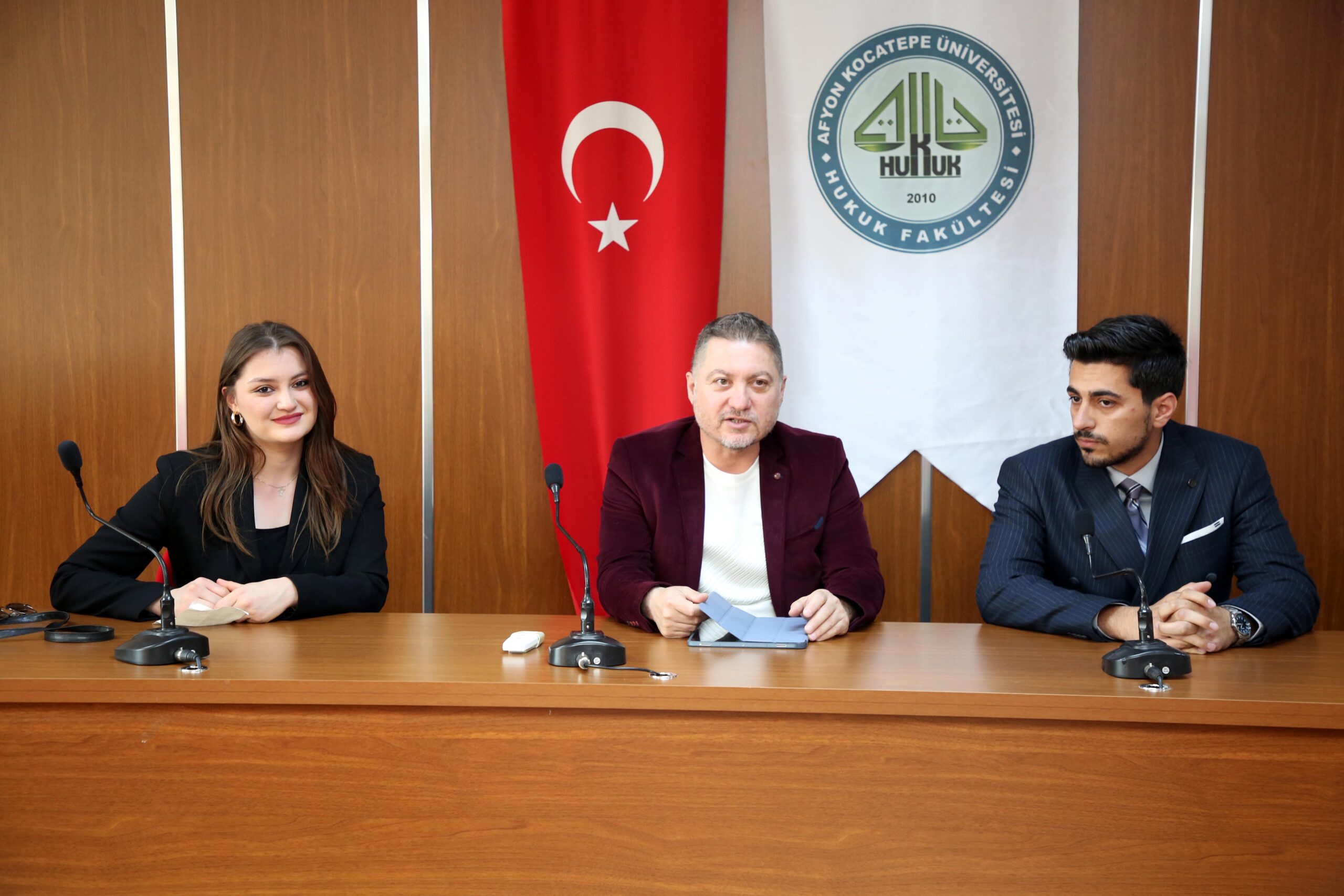 Afyon Kocatepe Üniversitesi (AKÜ) Hukuk Fakültesi tarafından, mezunlar ile mevcut