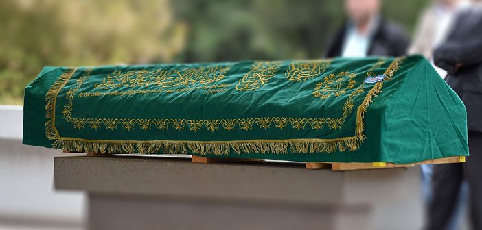 İscehisar ilçesi sakinlerinden, iş dünyasında "müteahhit" lakabıyla tanınan Ahmet Oktay