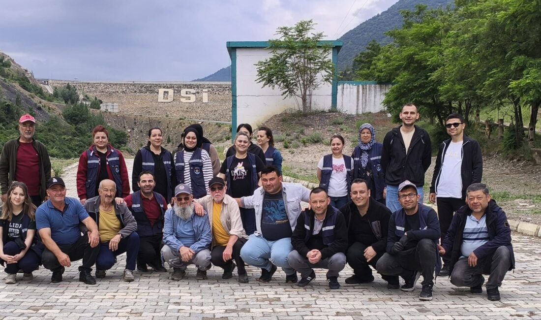 Çay Belediyesi, “Temiz Çevre, Bilinçli Toplum” mottosuyla her hafta farklı