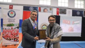 Çobanlar Belediyesi tarafından düzenlenen programda SUMUD aktivisti Mustafa Arslan vatandaşlarla