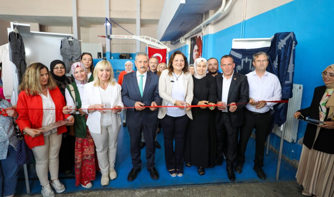 Afyonkarahisar Belediyesi tarafından Yeşilyurt Mahallesi’nde düzenlenen El Sanatları ve Giyim