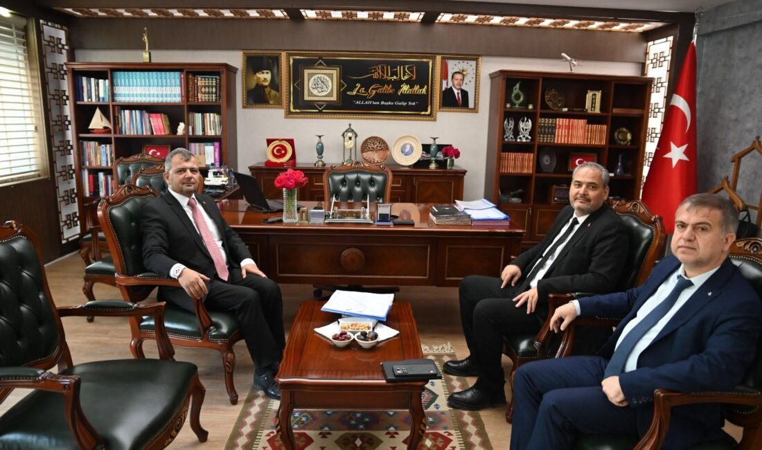 AFSÜ Rektörü Prof. Dr. Adem Aslan, beraberinde Genel Sekreter Murat