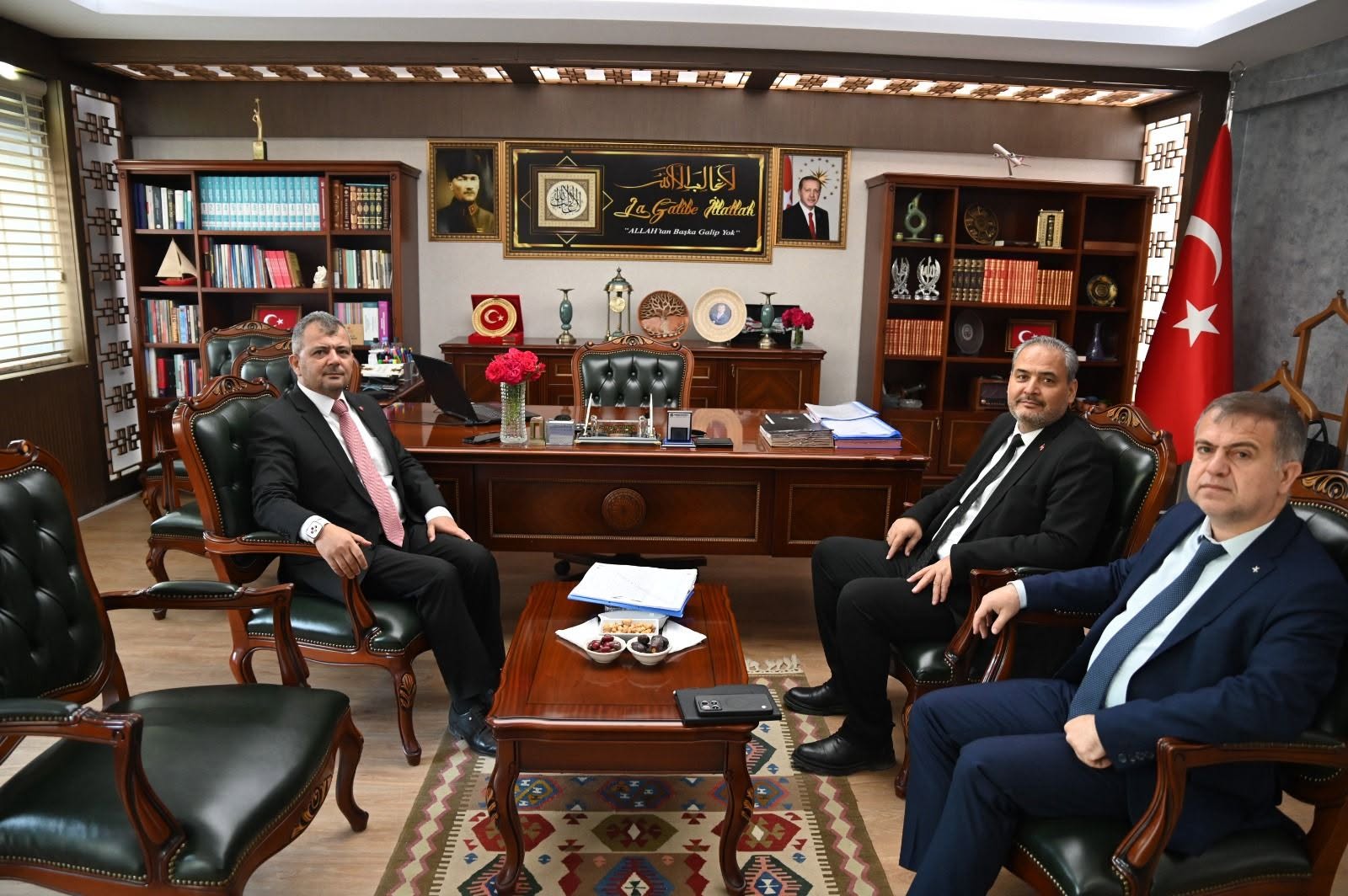 AFSÜ Rektörü Prof. Dr. Adem Aslan, beraberinde Genel Sekreter Murat