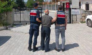 Afyonkarahisar İl Jandarma Komutanlığı ekiplerince Emirdağ ilçesinde aranan şahısların yakalanmasına