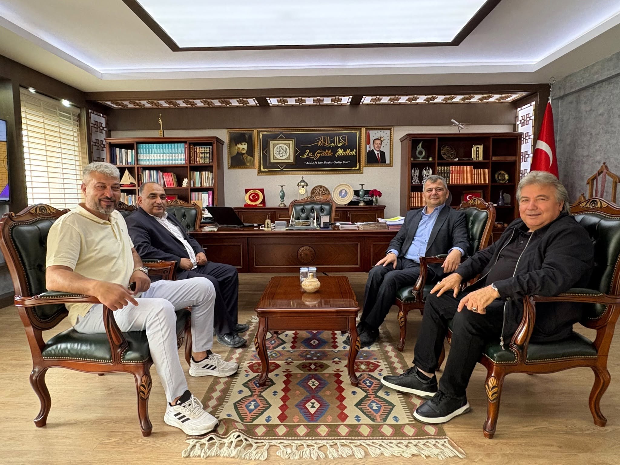 Emirdağ Belediye Başkanı Serkan Koyuncu, farklı ziyaretleri makamında kabul etti.