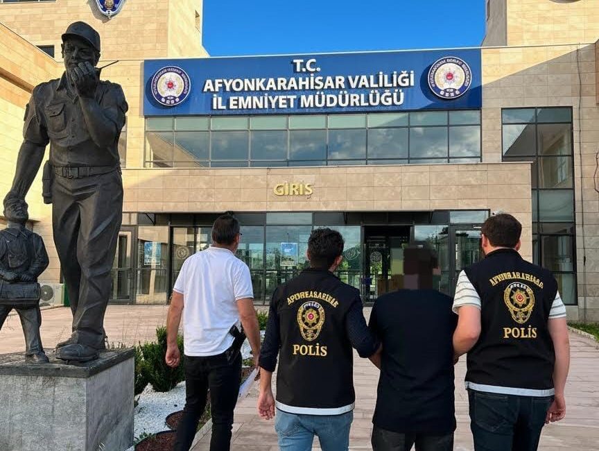 Afyonkarahisar Emniyet Müdürlüğü ekiplerinin suç ve suçluyla mücadele kapsamında yürüttüğü