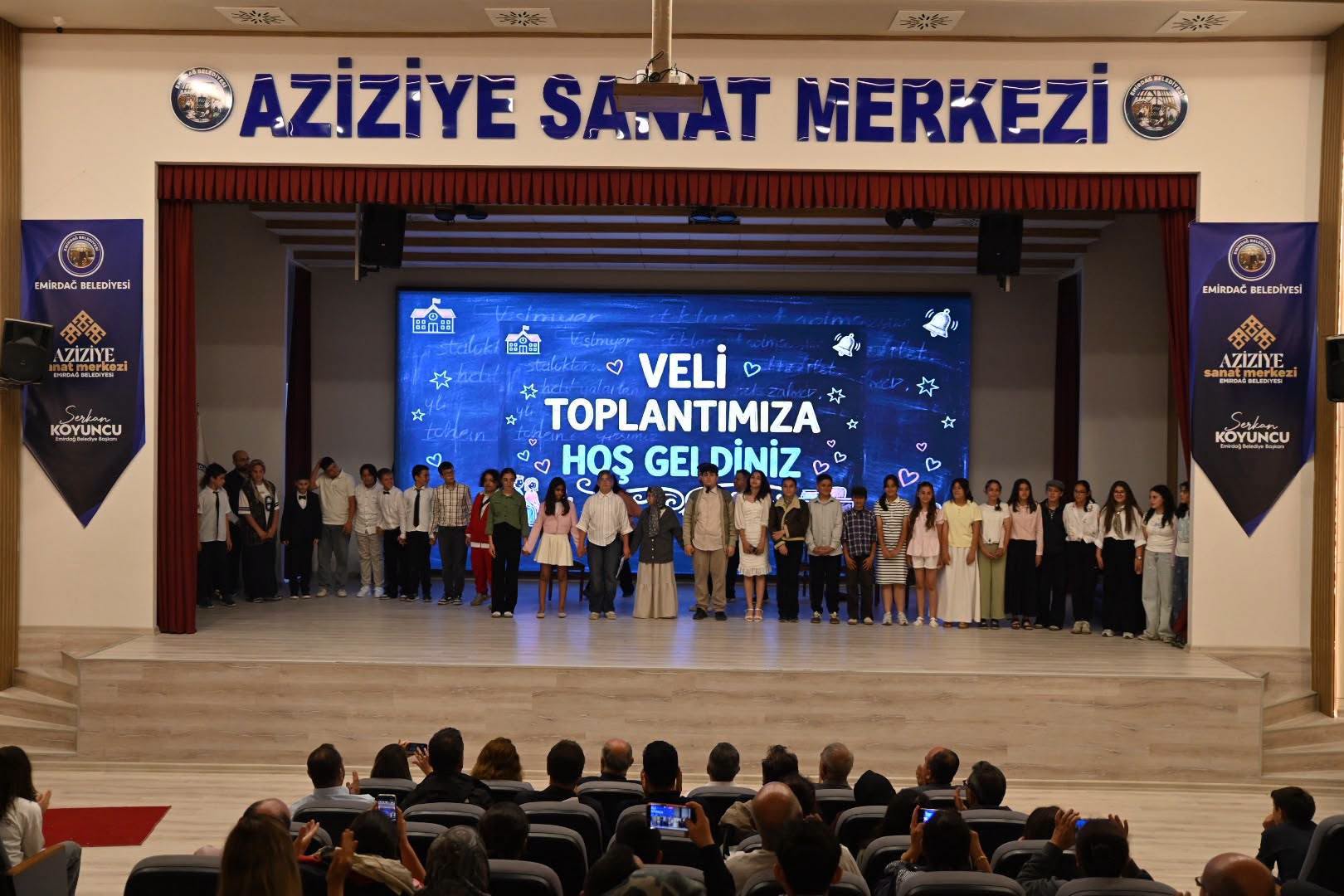 ​Mithat Paşa Ortaokulu öğrencileri, yıl boyunca hazırladıkları el emeği çalışmalarını