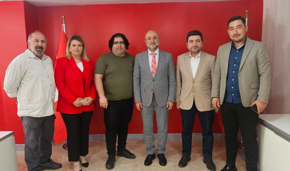 AK Parti Afyonkarahisar İl Başkanı Turgay Şahin ve AK Parti