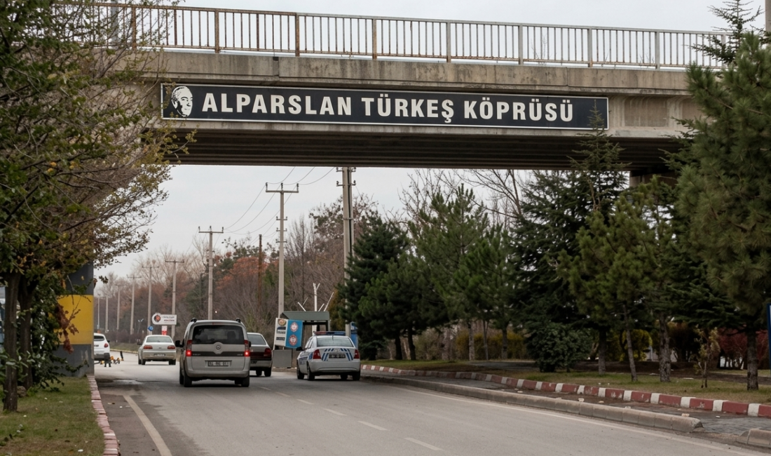 Afyonkarahisar Belediyesi, kent ulaşımında düzenleme çalışmaları kapsamında Alparslan Türkeş Köprüsü