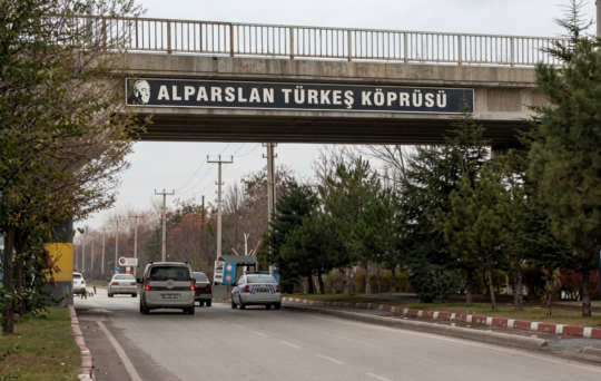 Afyonkarahisar Belediyesi, kent ulaşımında düzenleme çalışmaları kapsamında Alparslan Türkeş Köprüsü