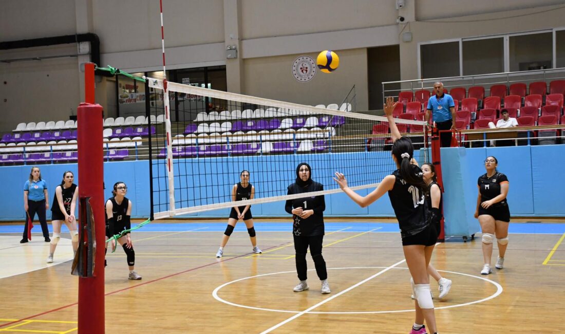 Afyonkarahisar’da gerçekleştirilen Okul Sporları 2. Küme Genç Kızlar Voleybol Müsabakaları,
