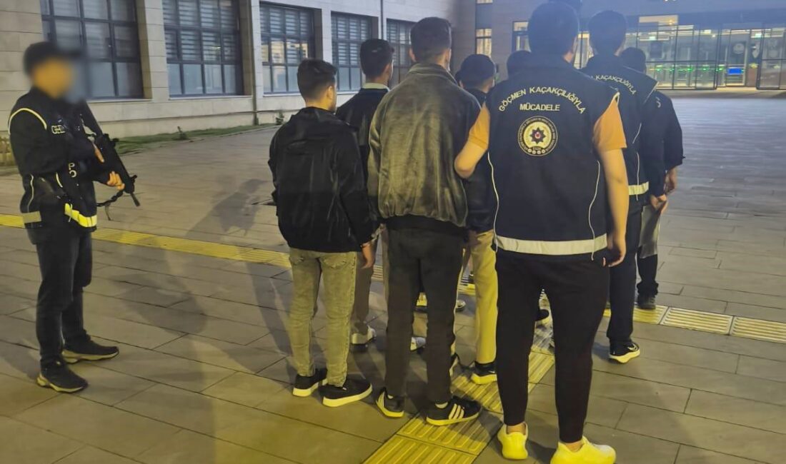 Afyonkarahisar İl Emniyet Müdürlüğü ekipleri, kent genelinde göçmen kaçakçılığının önlenmesi