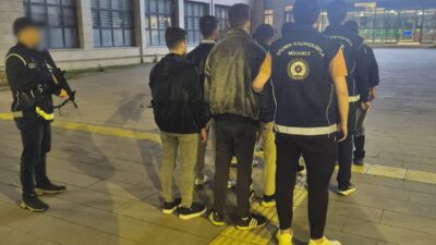 Afyonkarahisar İl Emniyet Müdürlüğü ekipleri, kent genelinde göçmen kaçakçılığının önlenmesi