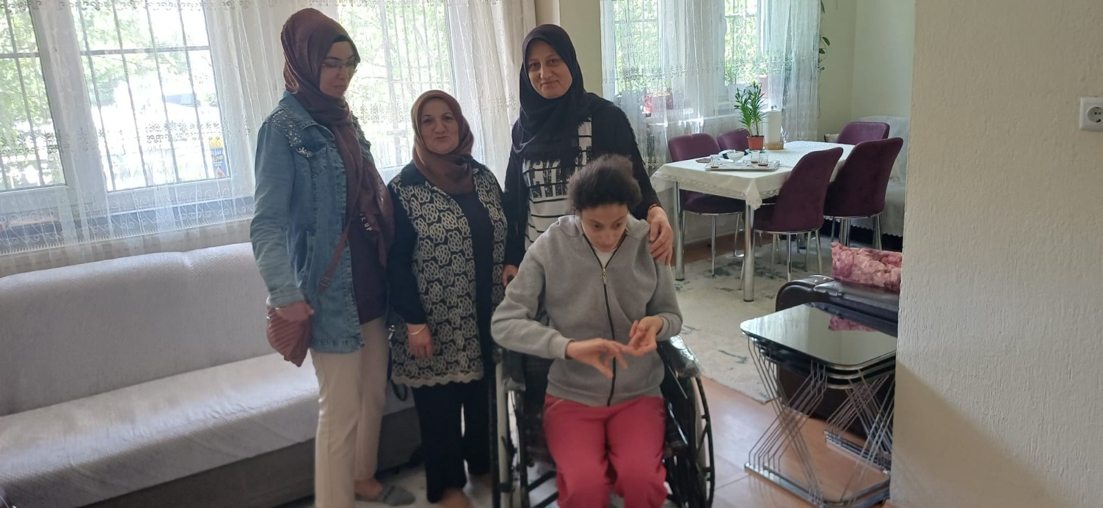 Afyonkarahisar'da ihtiyaç sahibi vatandaşlara yönelik gerçekleştirdiği sosyal sorumluluk çalışmalarıyla dikkat