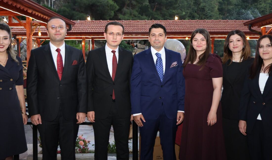 Afyonkarahisar’ın Dinar ilçesinde görev yerleri değişen hâkim ve savcılar için