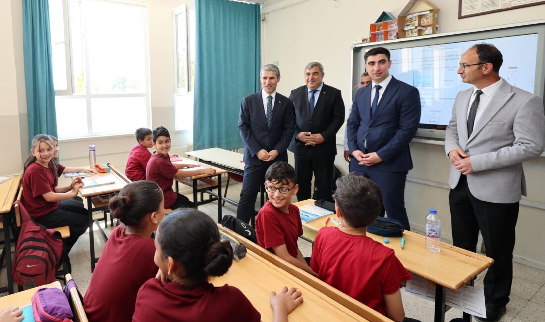 Afyonkarahisar Valisi Dr. Naci Aktaş, Dinar ilçesindeki Sermaye Piyasası Kurulu
