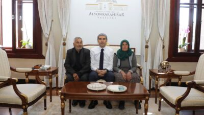 Afyonkarahisar Valisi Dr. Naci Aktaş, şehit ailesini ve eski dönem